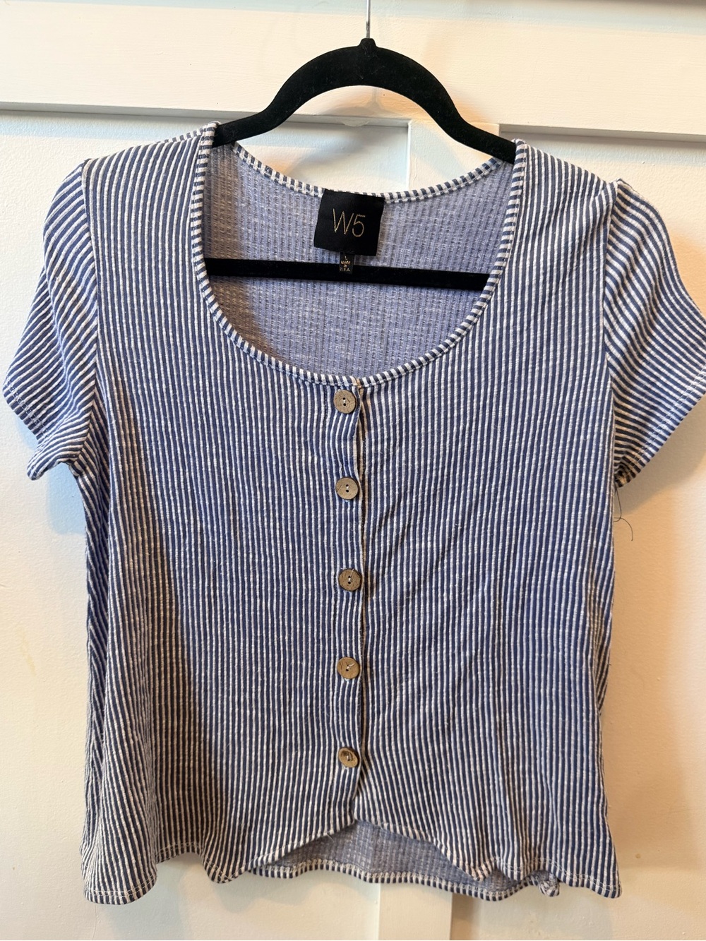 🌿10/$25 • W5 Blue Striped Button-Front Scoop Neck Top